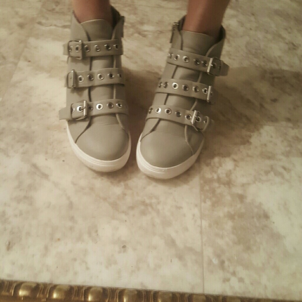 Steve Madden heel sneakers